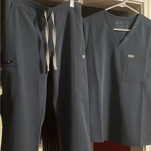 Dark Harbor scrub set. XS Catarina top, S Livingston bottom